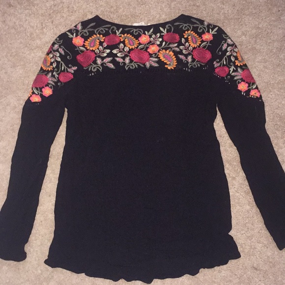 Black floral pattern blouse - Picture 2 of 3